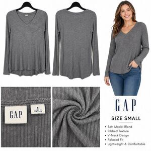 GAP S Gray Ribbed V Neck Long Sleeve Top